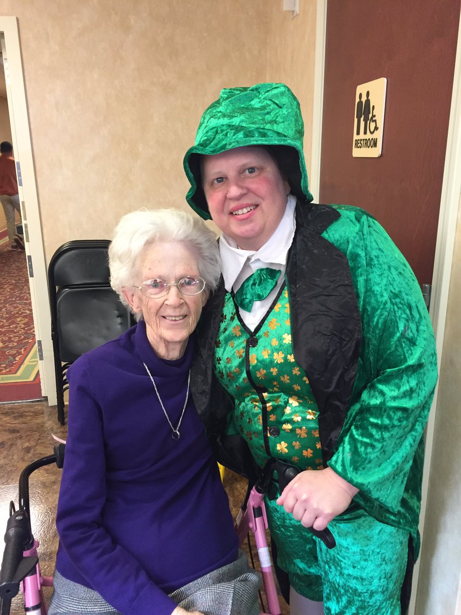 PrairieLakes_HC's tweet photo. There was some dancing, bagpipes and a lot of fun at happy hour today! @TrilogyLiving https://t.co/2kANpjj26T