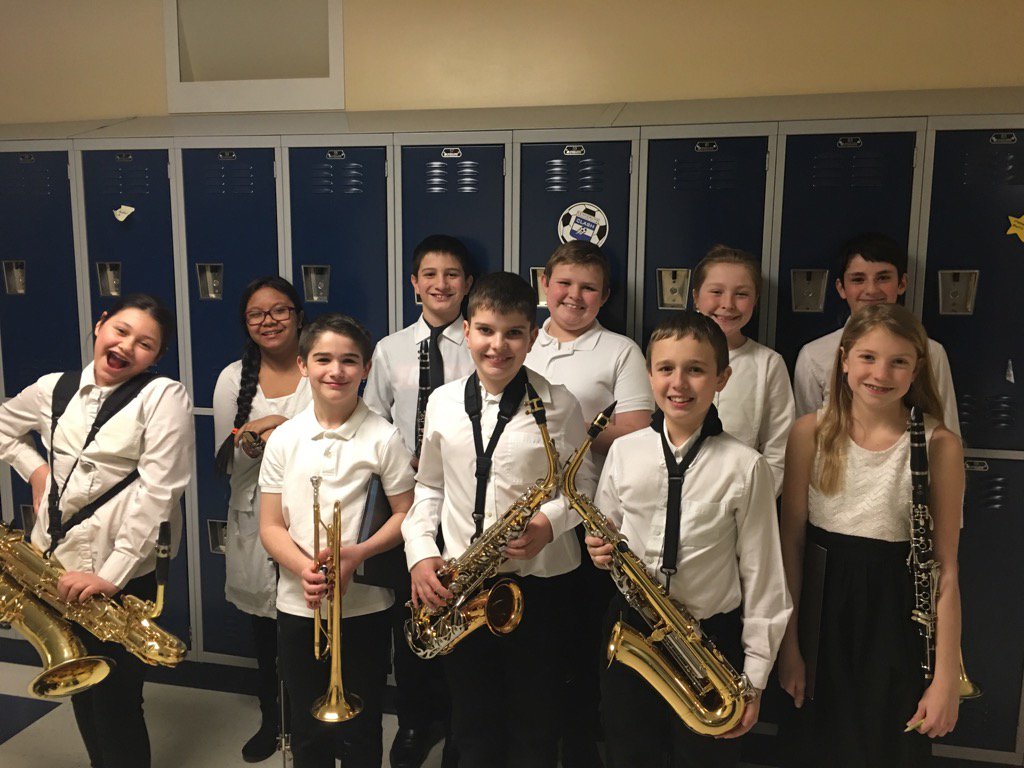 BMSBandRoom's tweet photo. Getting ready for the concert! https://t.co/geBqc1ES9W