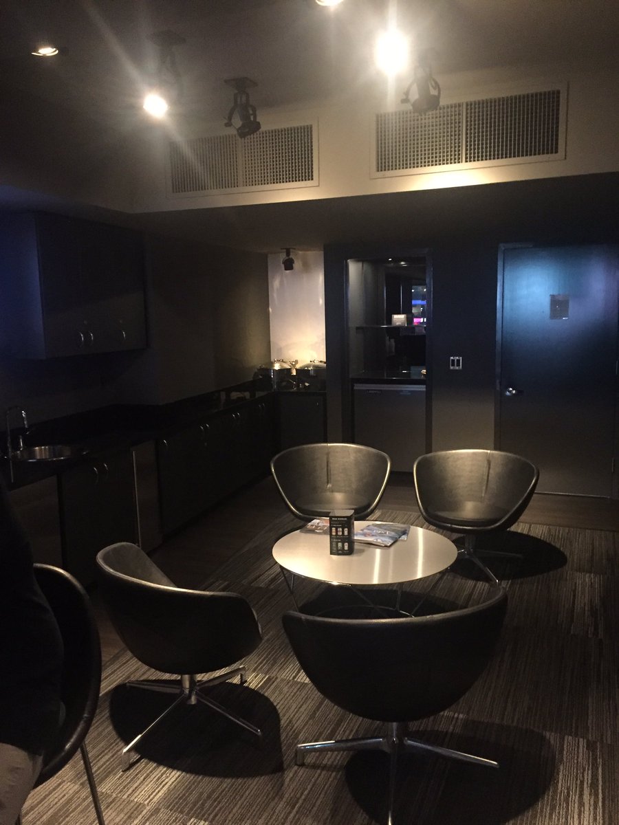 MattTurnerUK's tweet photo. All set for the @LAClippers in our own private box @STAPLESCenter thank you @AEGworldwide 🏀🏀 https://t.co/bAV9nzG3DX