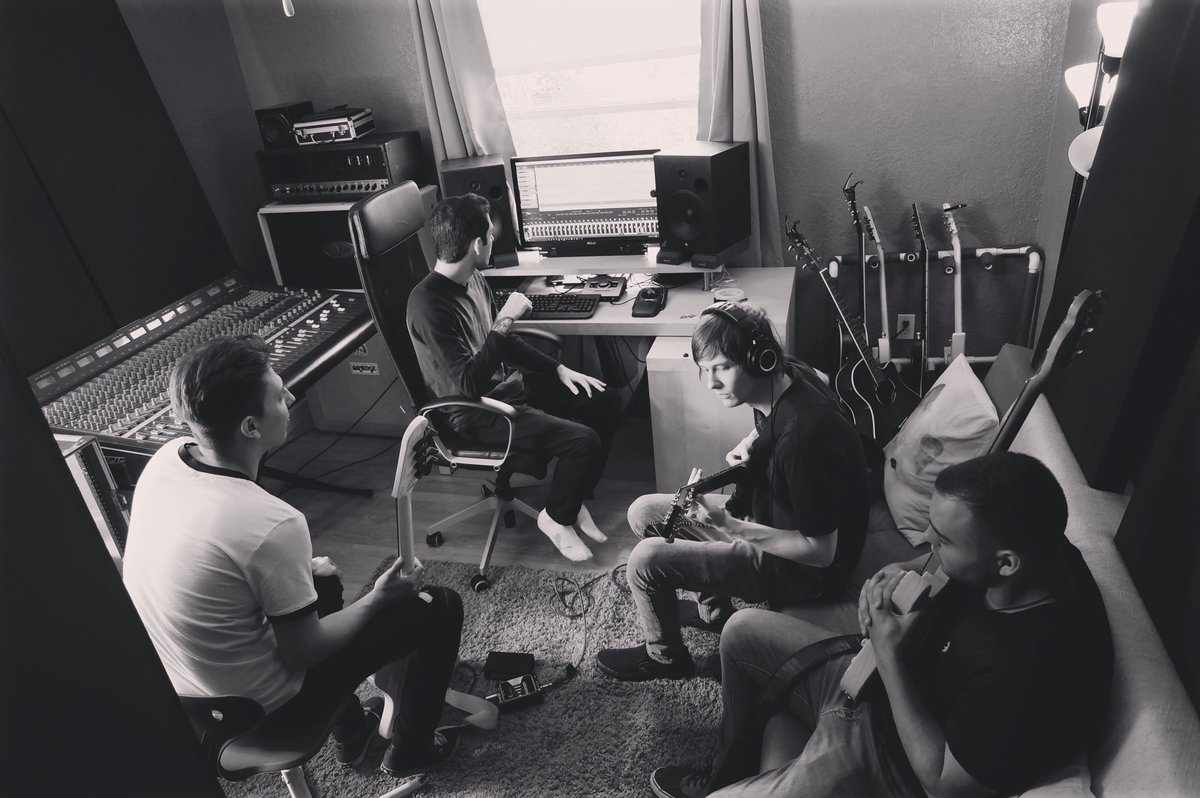 Back at it again. Who's ready for new music?!

#music #recording #alternative #studio #orlandomusic #everlostus