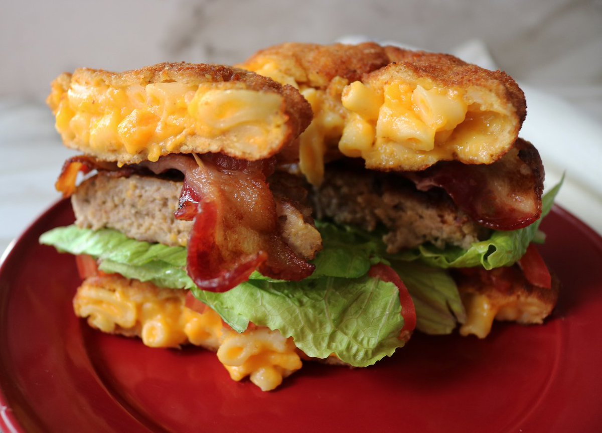 FarmerJohnLA's tweet photo. Mac N Cheese buns to perfectly compliment your Fresh Pork Patty + Classic Bacon Burger! https://t.co/kKIGbGNwJt #baconupgrade https://t.co/dBq7PWyP9k