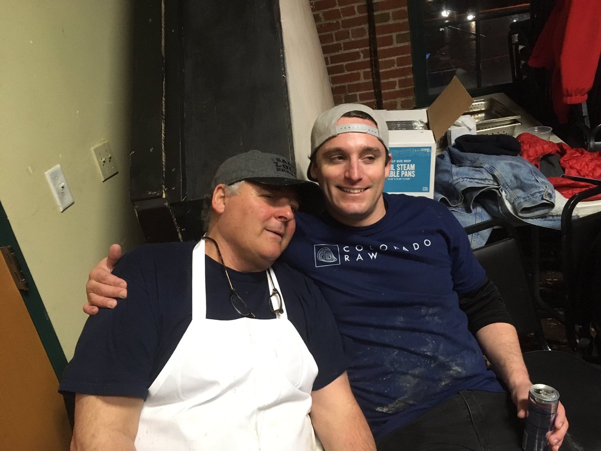 schlaflybrewer's tweet photo. 2nd-yr. vet. Ben comforts 18-yr. "O.G." Bimbo Carter, both from Maine, during a quick break. @Schlafly StoutnOyster #DarkPintsHalfShells https://t.co/OuNLzWJAcb