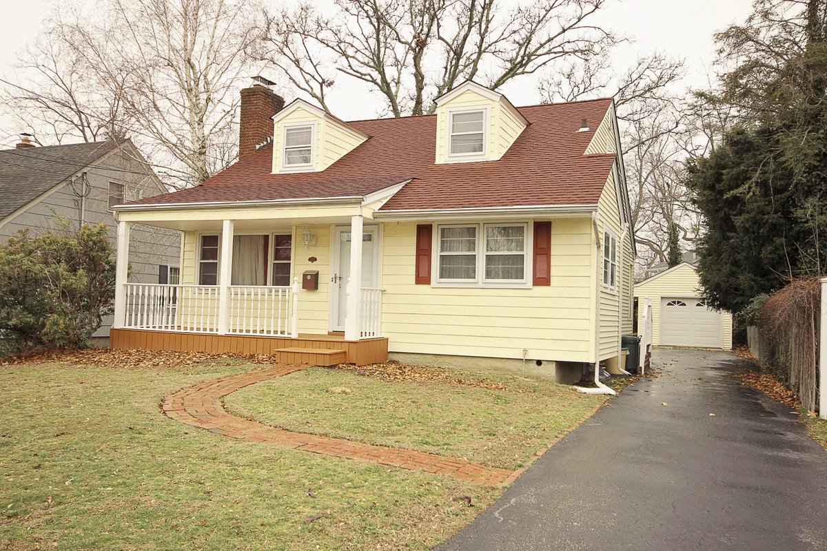 MegSmithRE's tweet photo. 162 Parkwood Rd #WestIslip #NY 11795 #OpenHouse Sunday 3/12 1-3
#LovelyExpandedCape 4 Bedroom 2 Bath #FullBasement @LauraVomvos @MegSmithRE https://t.co/ITpSKrULHX