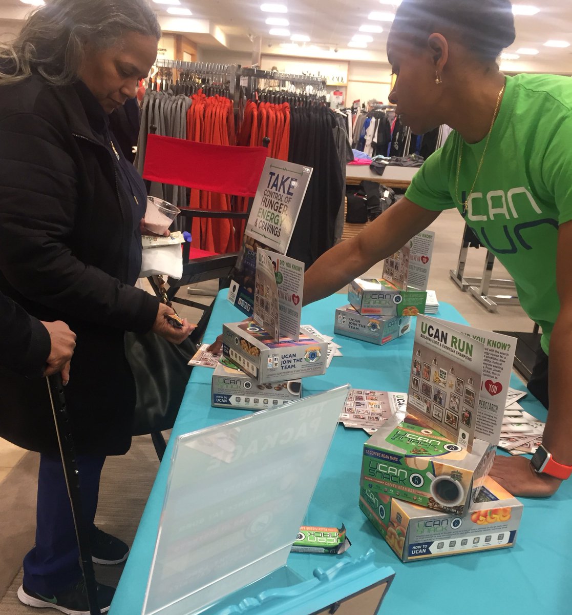 maurelhena's tweet photo. @GenUCAN connecting everyday people and a future track star *cough cough* with #ucansnack #ucanenergy #superstarch https://t.co/uS8hK0jbIG