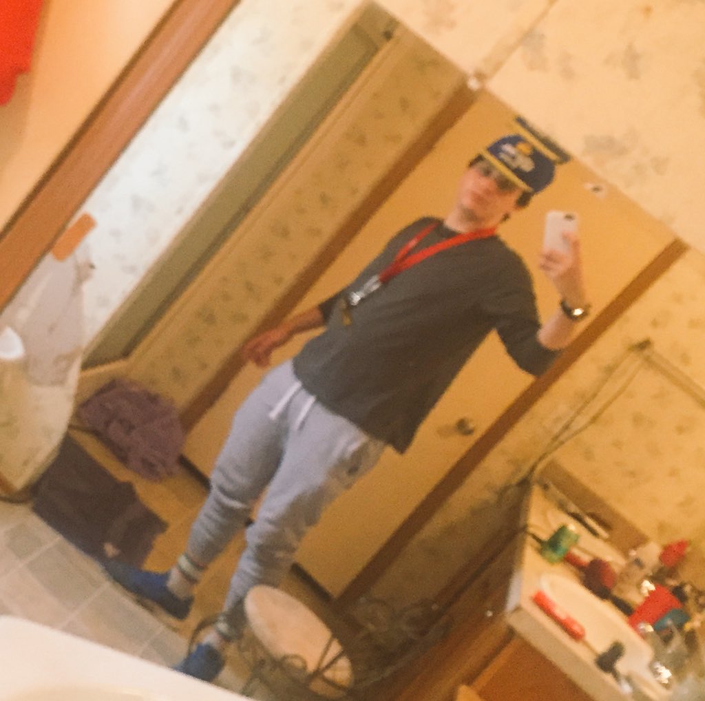 Jaredlay2's tweet image. Just boolin