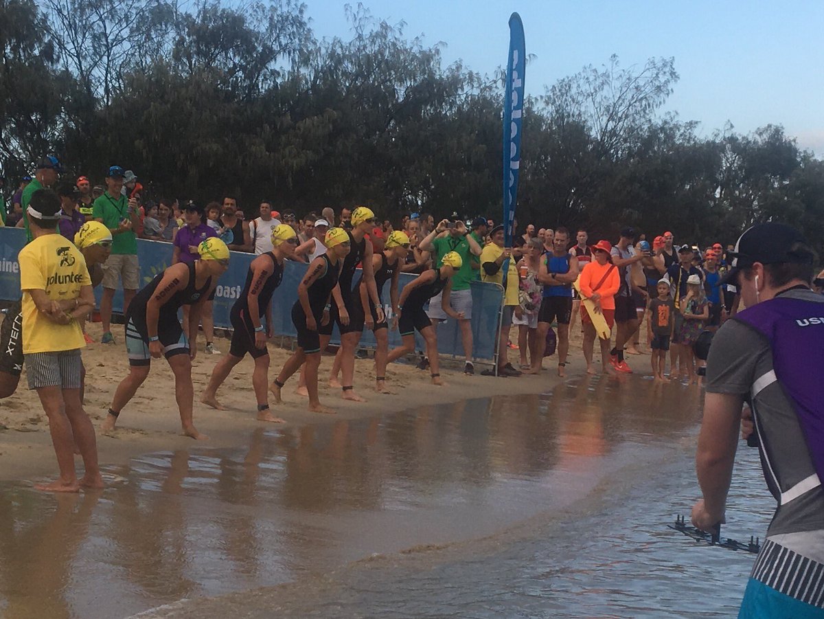 SusiejLangley's tweet photo. Open women are away at the #mooloolabatri. Perfect day for some great racing! #MooTri25 https://t.co/brAxxTJ7Xd