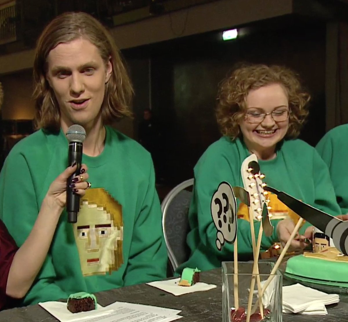 Heimurinn tók frá okkur Brangelinu
Heimurinn gaf okkur Daða og Árnýju 
#12stig