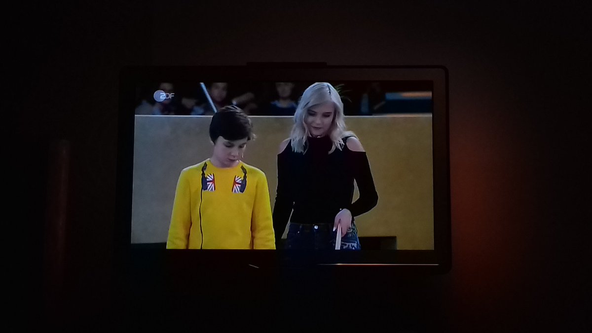 clxudychanel's tweet photo. Du auf meinem Fernseher🙊 Besser geht's nicht❤ Den ganzen Abend lang dich sehen❤ Du meisterst die Spiele so gut❤ @dagibee https://t.co/QrfWHMc5fb