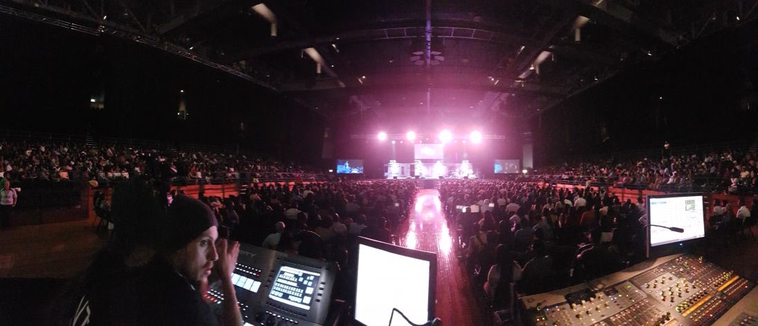 KapilSharmaK9's tweet photo. Thank u sydney for so much love .. now all set to rock in Melbourne.. love u all :) https://t.co/flvzu3opzD