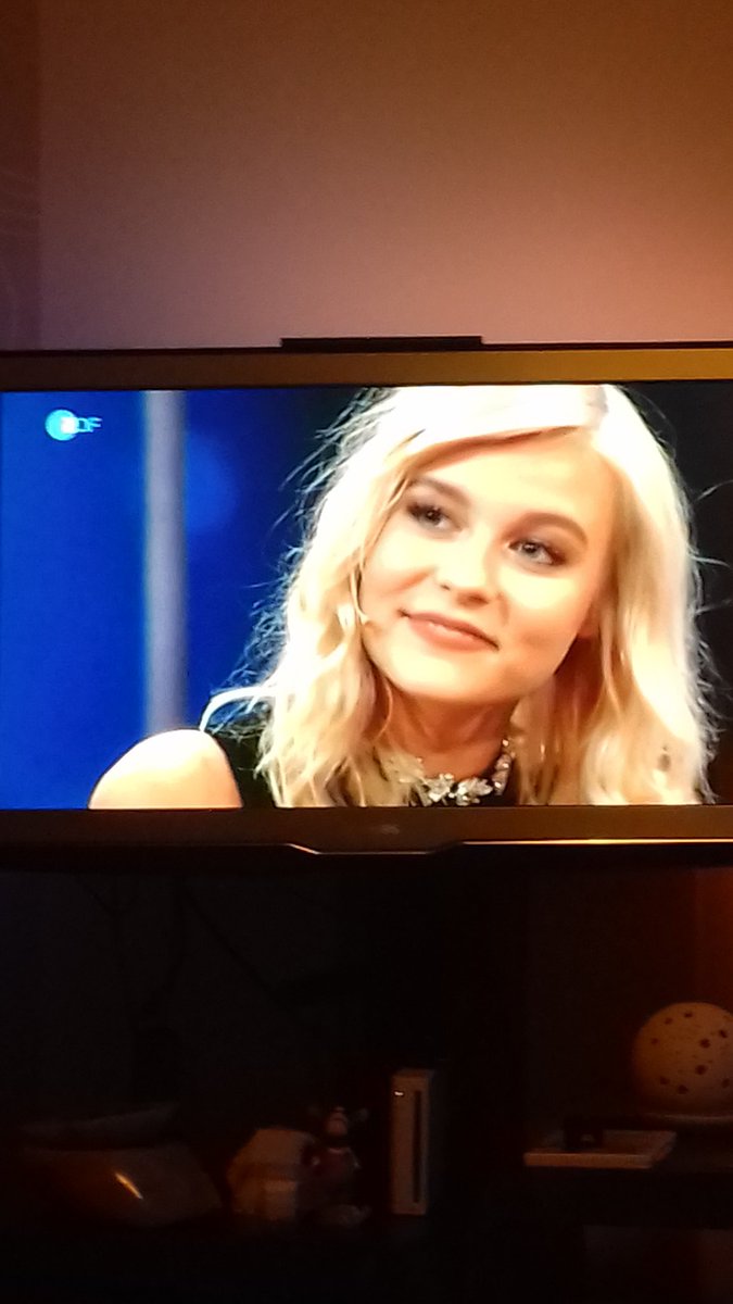 clxudychanel's tweet photo. Du auf meinem Fernseher🙊 Besser geht's nicht❤ Den ganzen Abend lang dich sehen❤ Du meisterst die Spiele so gut❤ @dagibee https://t.co/QrfWHMc5fb