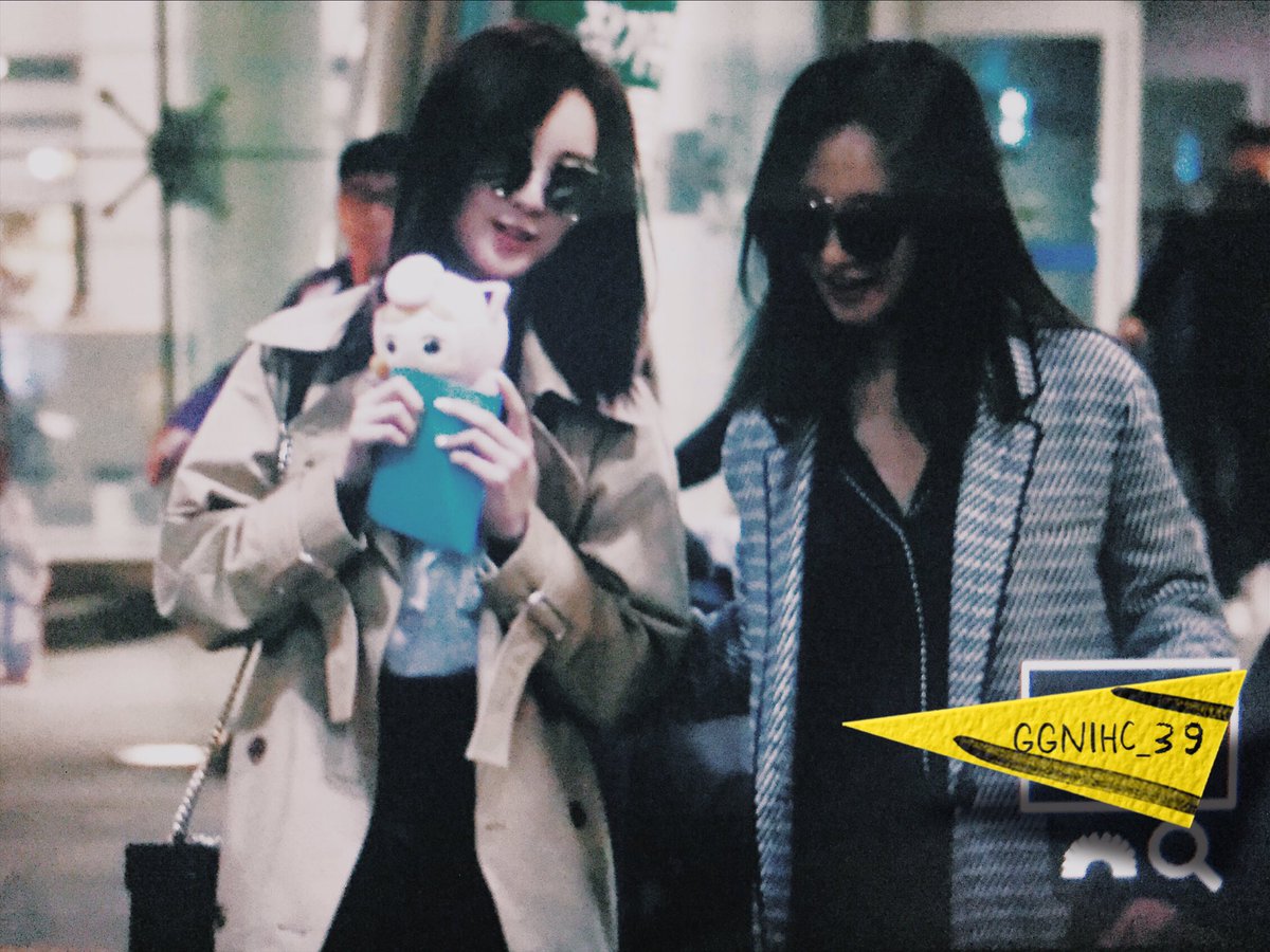 [PIC][12-03-2017]Yuri và SeoHyun trở về Hàn Quốc vào sáng nay C6qqycZUwAApTlO