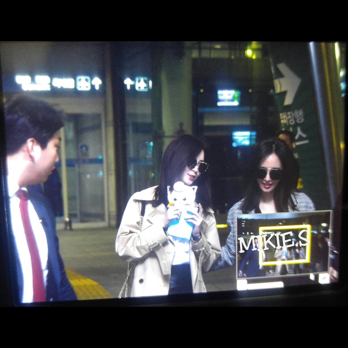[PIC][12-03-2017]Yuri và SeoHyun trở về Hàn Quốc vào sáng nay C6qrxOXU0AARHi0
