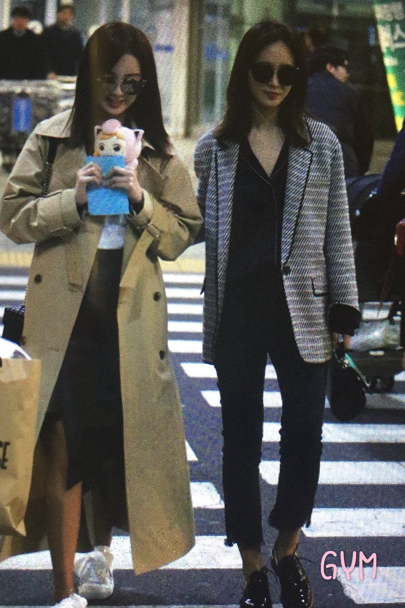 [PIC][12-03-2017]Yuri và SeoHyun trở về Hàn Quốc vào sáng nay C6qs4ajU0AAbNT2