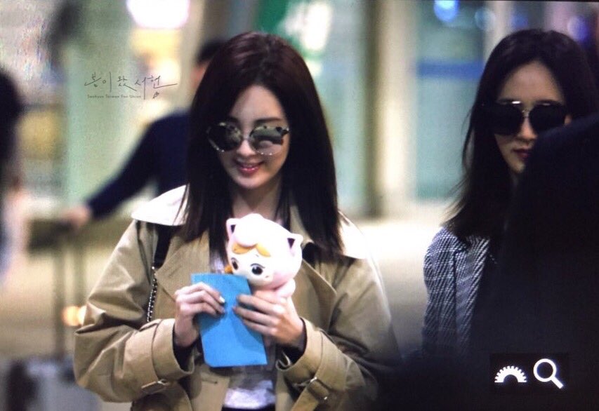 [PIC][12-03-2017]Yuri và SeoHyun trở về Hàn Quốc vào sáng nay C6qtxRaVAAADDpE