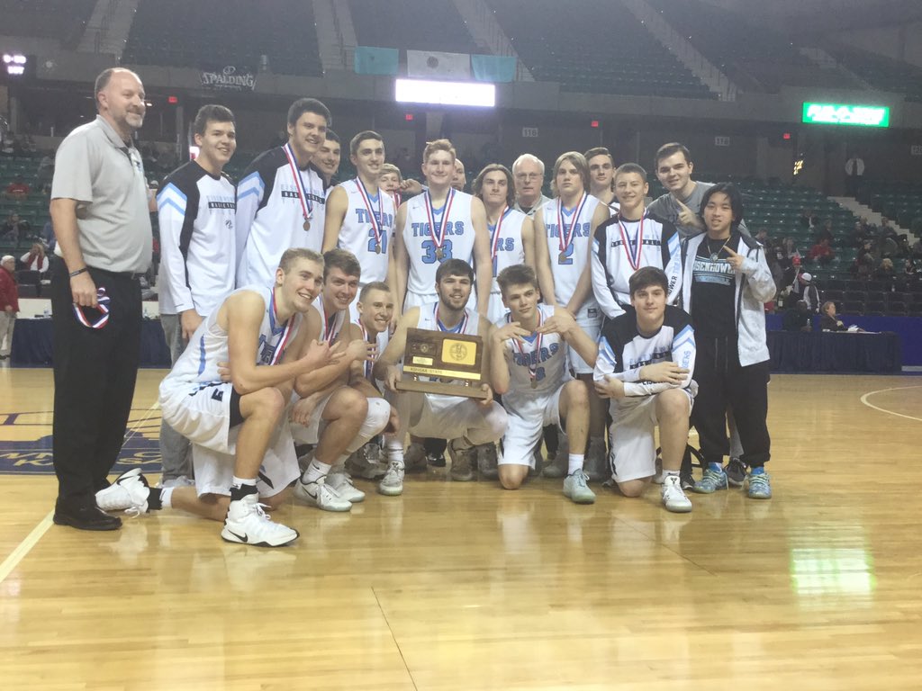 tayloreldridge's tweet photo. 2017 Eisenhower Boys 🏀
✅ Most Wins in School History (23-2)
✅ 1st win at the State Tournament
✅ 1st trophy at the State Tournament (3rd) https://t.co/mxtPMcm967
