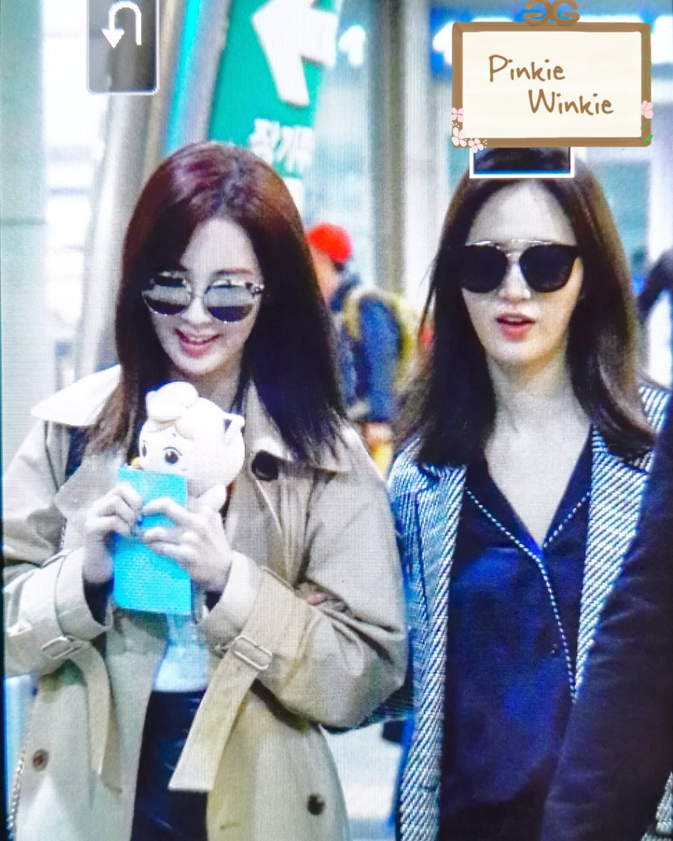 [PIC][12-03-2017]Yuri và SeoHyun trở về Hàn Quốc vào sáng nay C6qvFYIU4AAwNTQ