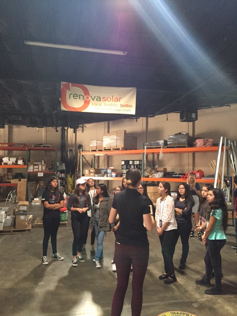 MrSolisScorpion's tweet photo. @DSMSscorpion @DSMSScorpions @RenovaSolar. Our DSMS 8th graders learning about solar power. https://t.co/3ZaV4JqmvB