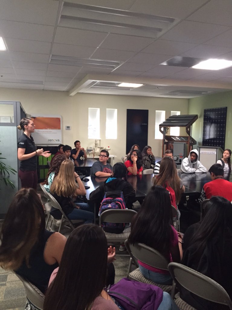 MrSolisScorpion's tweet photo. @DSMSscorpion @DSMSScorpions @RenovaSolar. Our DSMS 8th graders learning about solar power. https://t.co/3ZaV4JqmvB