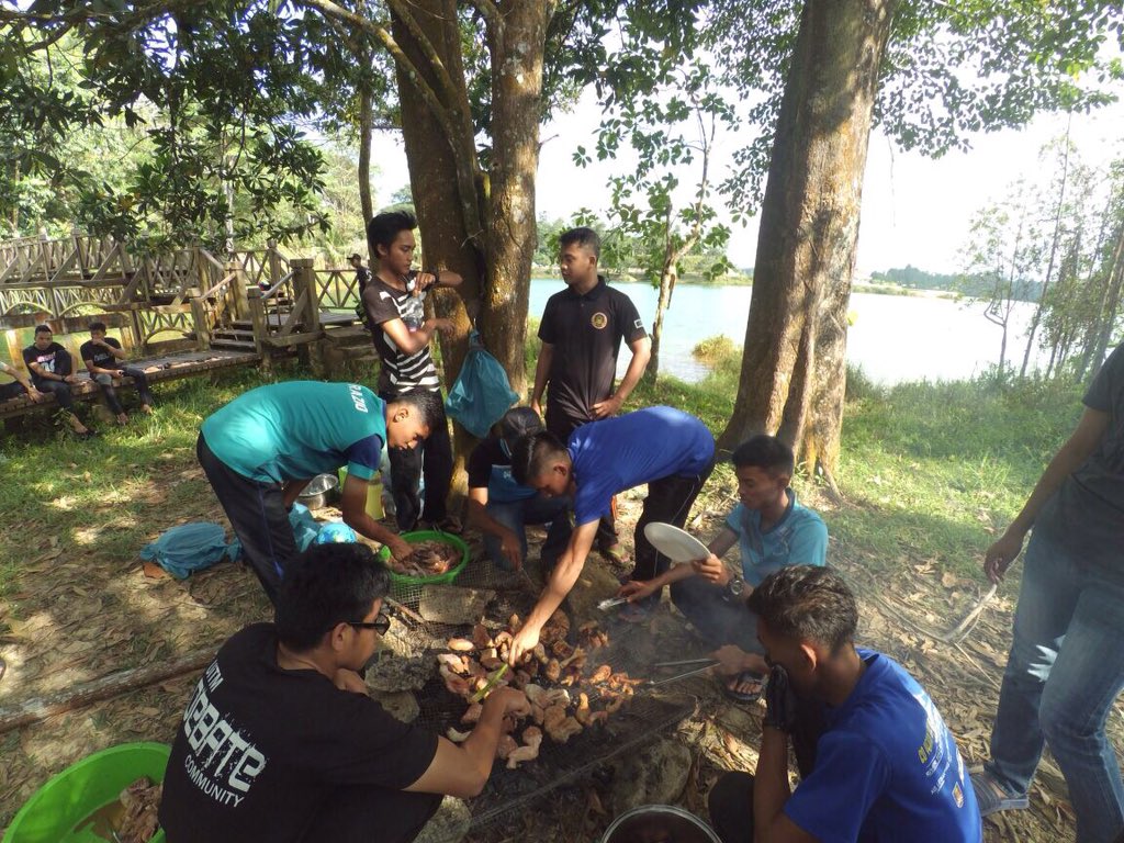 sharksquadbb's tweet photo. Time flies but memories collected along the way cannot be replaced #farewellcikgulim #sharksquadbb https://t.co/M5wkufnsIQ