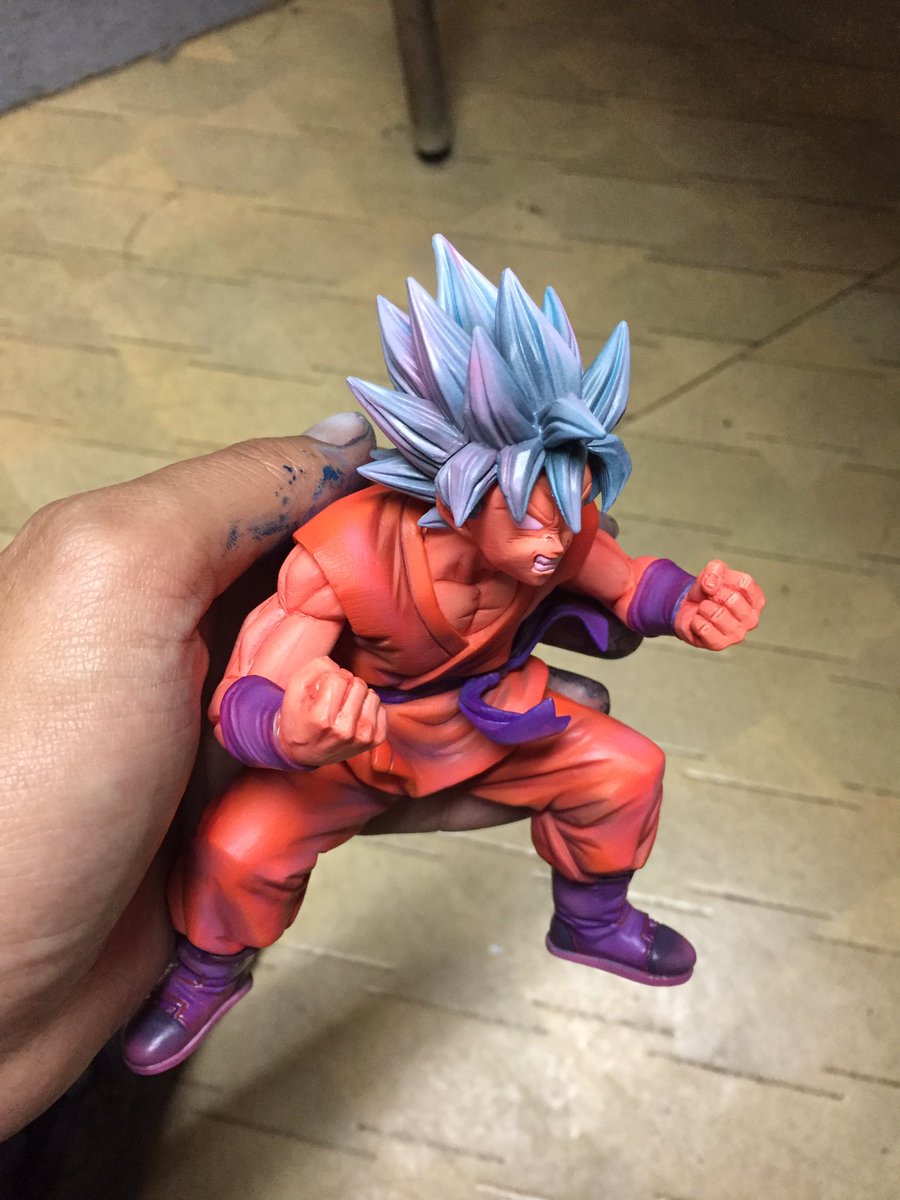 鬼ちゃん桃アニマル団 界王拳ブルーリペイント 髪の色最終決定 水色から立ち上げ モールドの深い部分にグレー落として 徐々に明度上げて 薄っすらパープルのメッシュ入れ 最後にもう一度トーン下げて10倍界王拳ブルー風にしました あへあへリペイント