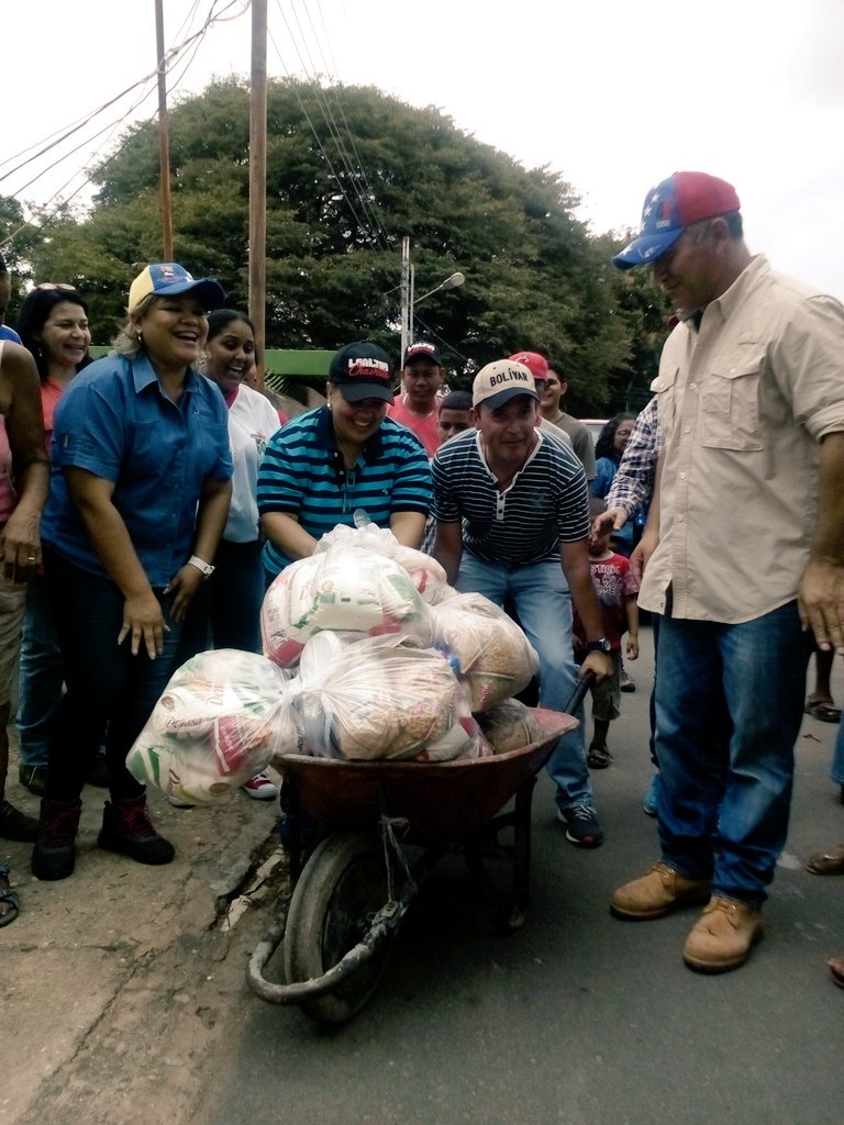 safbolivar's tweet image. #TodoElPoderParaLosCLAP y Pquia Catedral celebra 1er aniversario @rangelgomez @NicolasMaduro  @ClapOficial  @LaHojillaenTV  @FreddyBernal