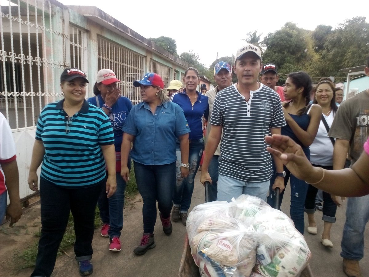 safbolivar's tweet image. #TodoElPoderParaLosCLAP y Pquia Catedral celebra 1er aniversario @rangelgomez @NicolasMaduro  @ClapOficial  @LaHojillaenTV  @FreddyBernal