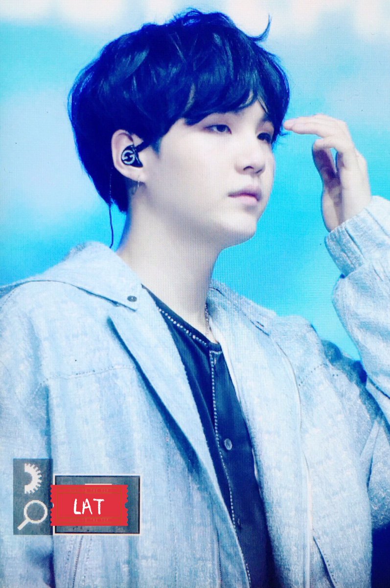 loveandtrue_'s tweet photo. 170311
SANTIAGO 
#방탄소년단 #BTS #윤기 #SUGA #BTSinChile @BTS_twt https://t.co/Mf1De4UKiu