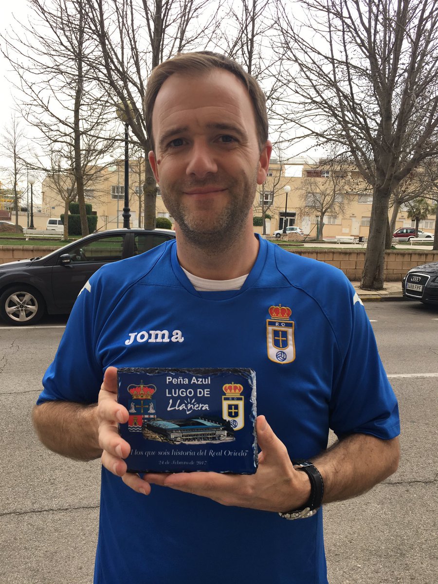 azulesllanera's tweet photo. Mil gracias a ti por ser tú. Por ser historia del Real Oviedo. @sidlowe https://t.co/MKkSGVcnal