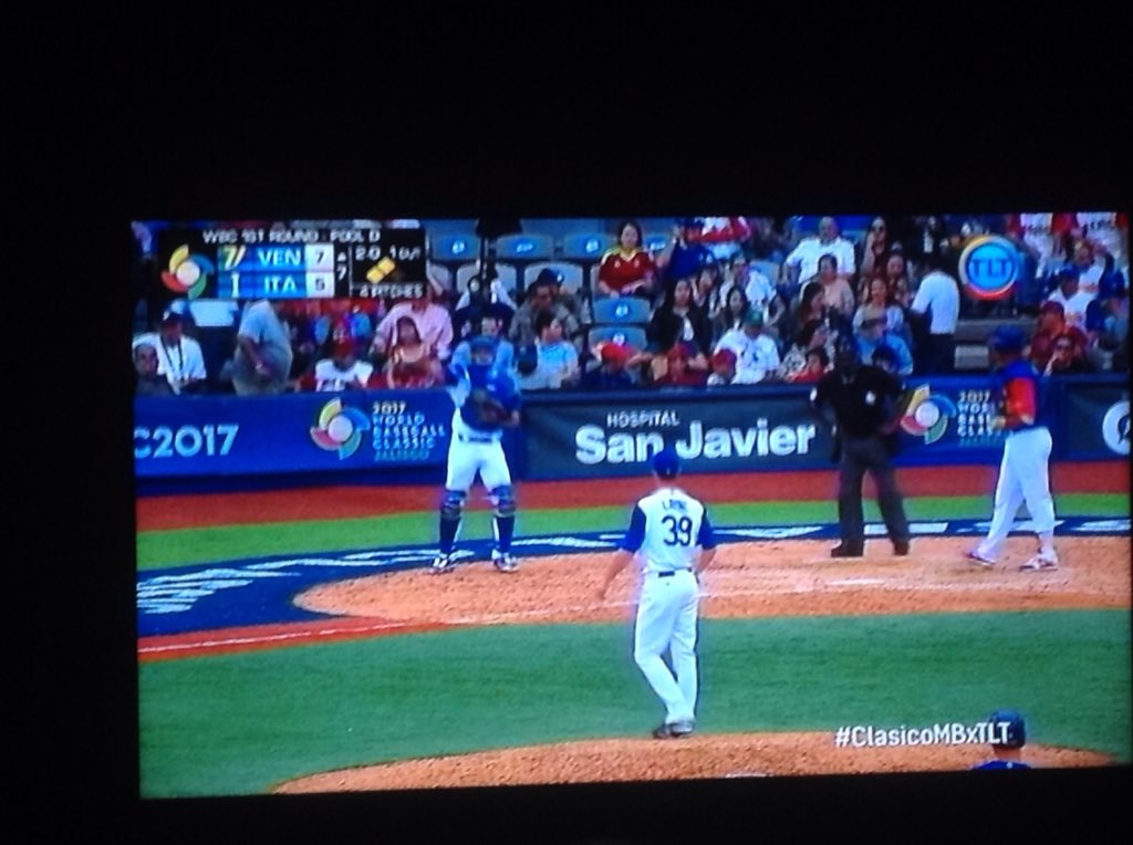 loyolasando's tweet photo. @LaTeleTuya #ClasicoMBxTLT vamos Venezuela, vamos arriba equipo. Ahora por la guinda del pastel https://t.co/r5M7u85ECb