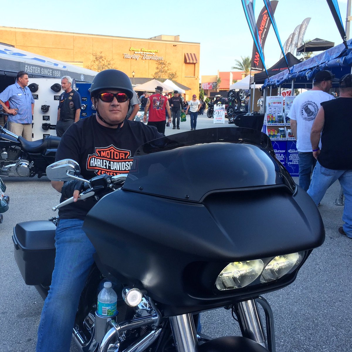 memshades's tweet photo. #DaytonaBikeWeek - '17 #RoadGlide w/ 6.5" Dark Black Smoke #SpoilerWindshield. #FLTRX #FLTR #RoadGlideNation #BikeWeek2017 #BikeWeek https://t.co/bJLw1IdiRy