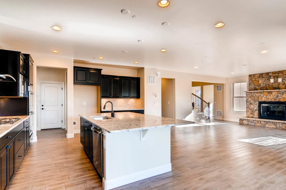 DenverTM_Homes's tweet photo. #Coloradofoodies! Imagine cooking in this #CO #kitchen... https://t.co/pXFSGJ6xjz. #newhomegoals #colorado #realestate https://t.co/UmmzwUelOP