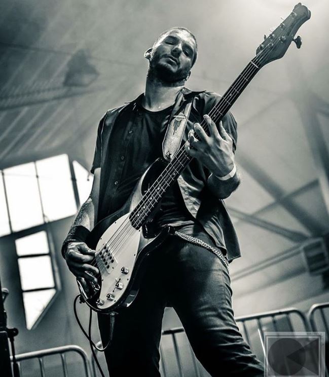 drstrings's tweet photo. We see nothing wrong with a little grease! Thanks for sharing the rad pic, @hmmanodedios! #onelegman #drstrings https://t.co/ACWv3S5FxO