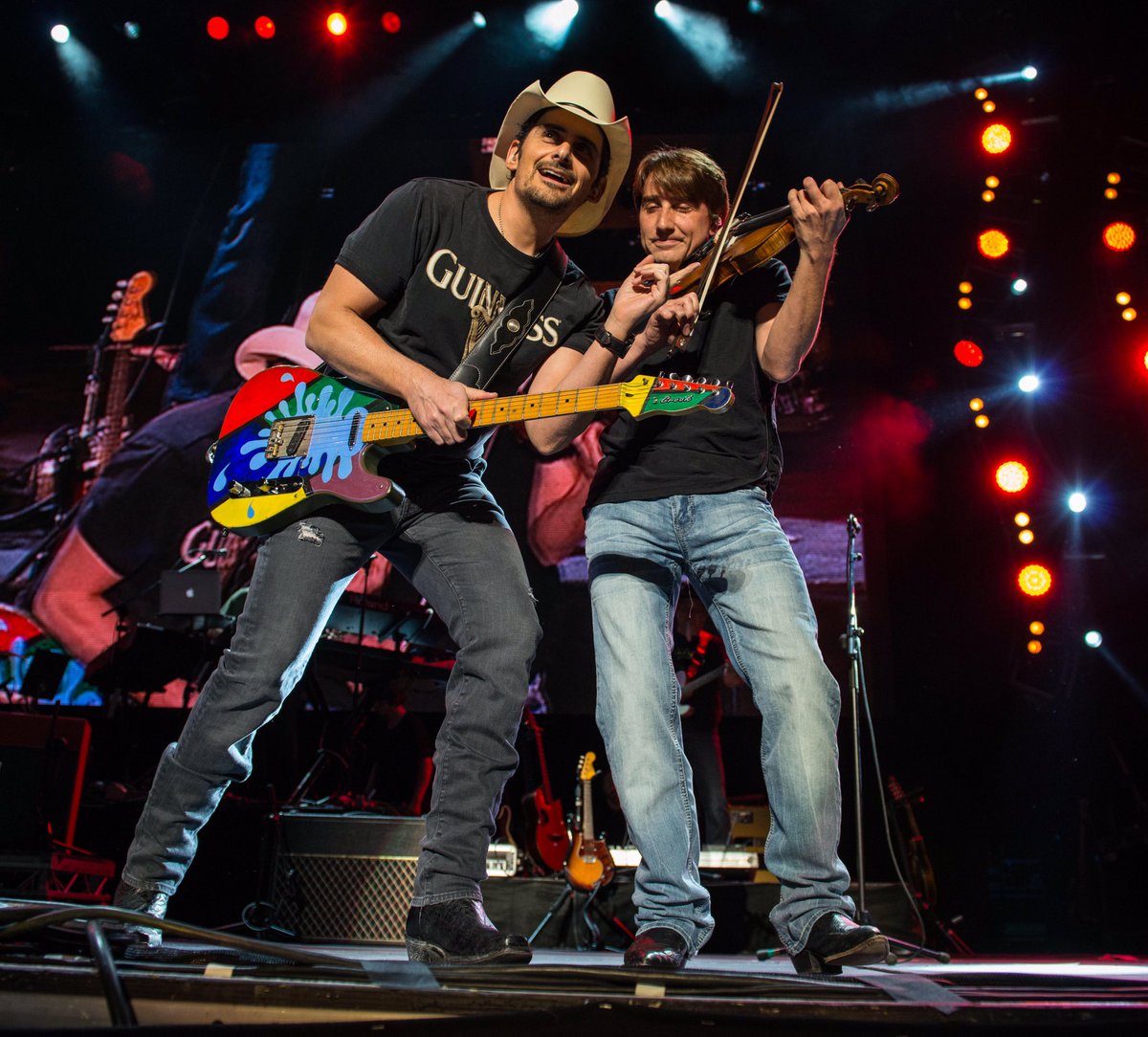 BradPaisley's tweet photo. Great to be in the land of leprechauns tonight! #C2C2017 #Today https://t.co/A6JbKtOR4Y