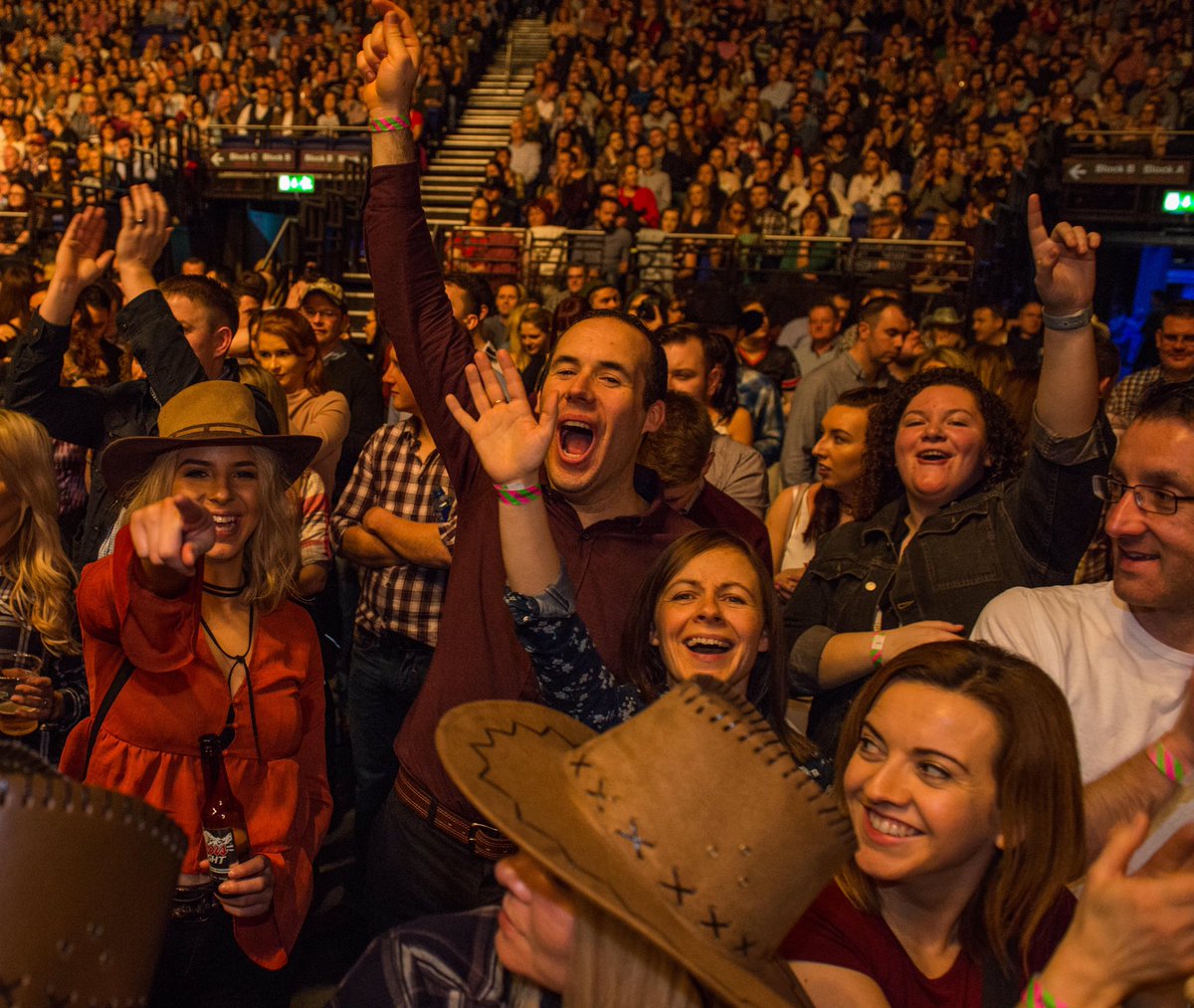 BradPaisley's tweet photo. Great to be in the land of leprechauns tonight! #C2C2017 #Today https://t.co/A6JbKtOR4Y