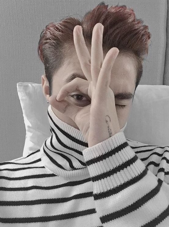 liveloaflove's tweet photo. Sơn Tùng be killin #turtleneck XD https://t.co/5Lh7Bbk7cx
