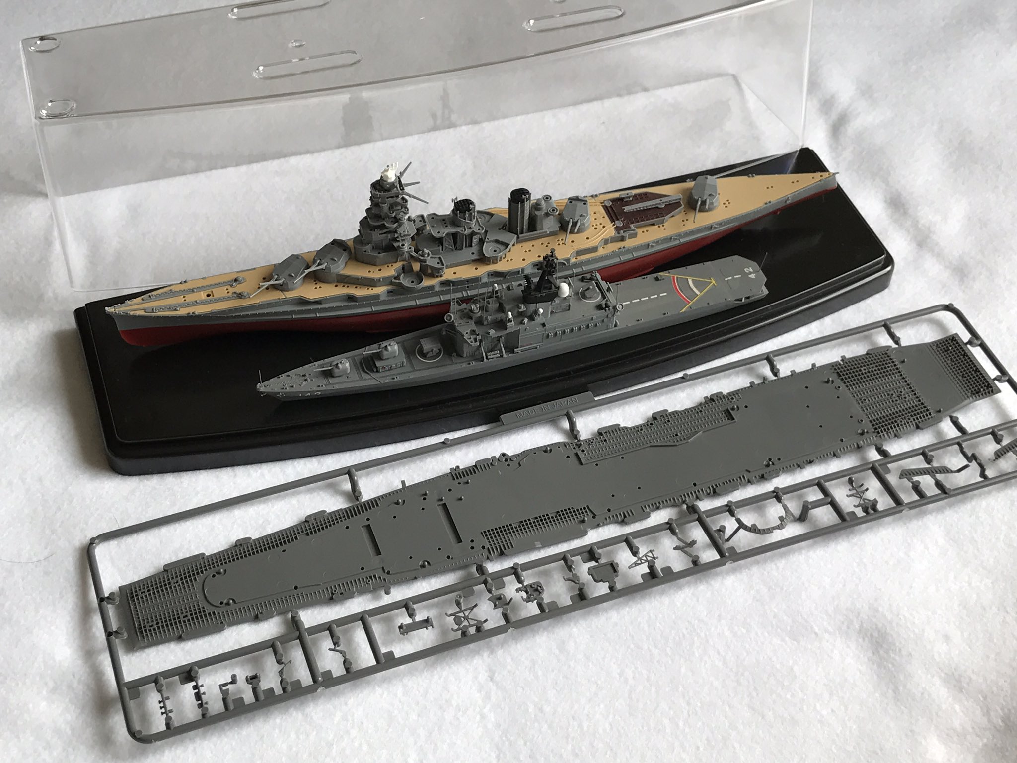 フジミ模型 公式 艦next 発売直前の戦艦比叡 ほんとだー ダイソーの100均じゃない100均展示ケースにピッタリですね これはナイスアイデアです パーツは赤城 ひえい は まあついでに置いてみた 笑