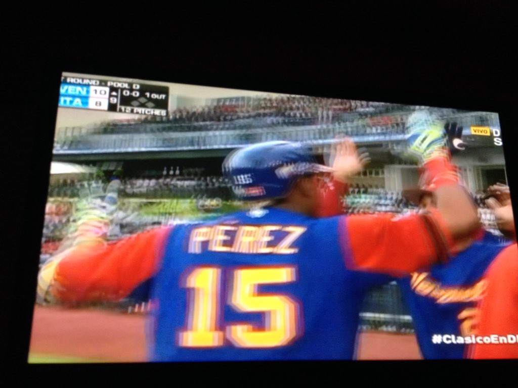 simon_aular's tweet photo. #ClasicoEnDIRECTV aaaaarriiiibaaaaaa Venezuela ... Salvador Pérez.. El Salvador.... https://t.co/liLkUhp53Z