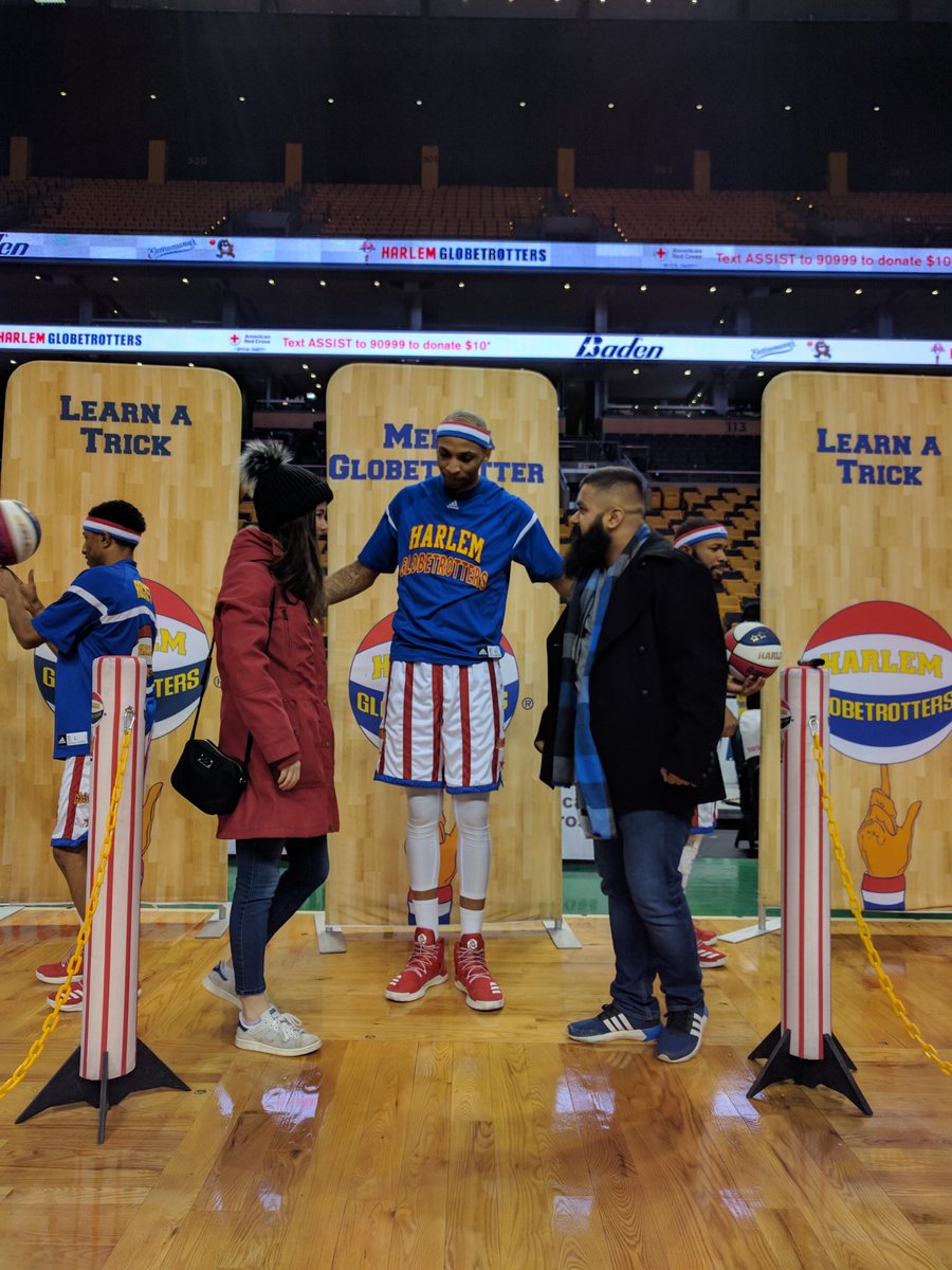 jayGDB's tweet photo. Meeting a Globetrotter #theycallhimscorpion #HarlemGlobeTrotters #fromharlem #ivyconnect @IVYconnect https://t.co/9KPGXSAXWF