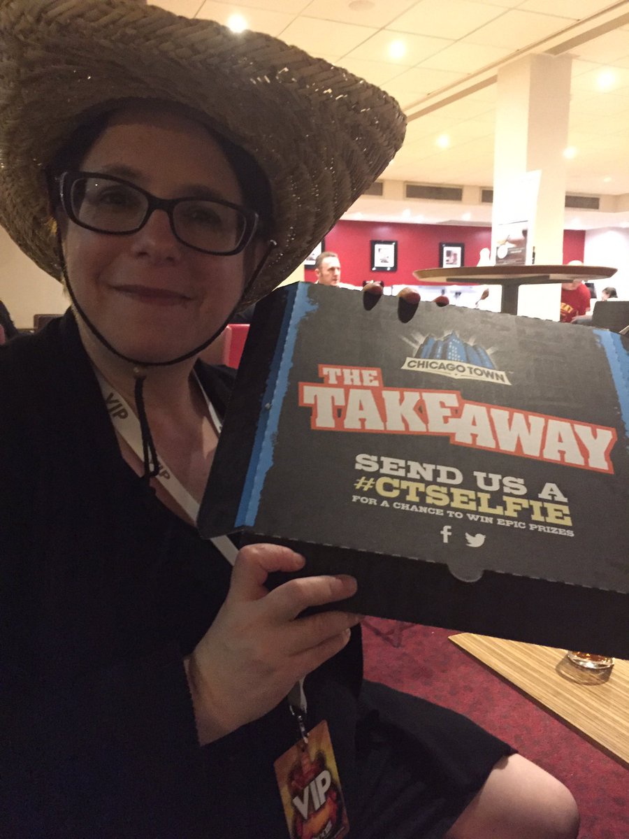 mandybaggot's tweet photo. Pizza life! #C2C2017 #ctselfie @chicagotown @TravelodgeUK https://t.co/iXbsQvMsm2