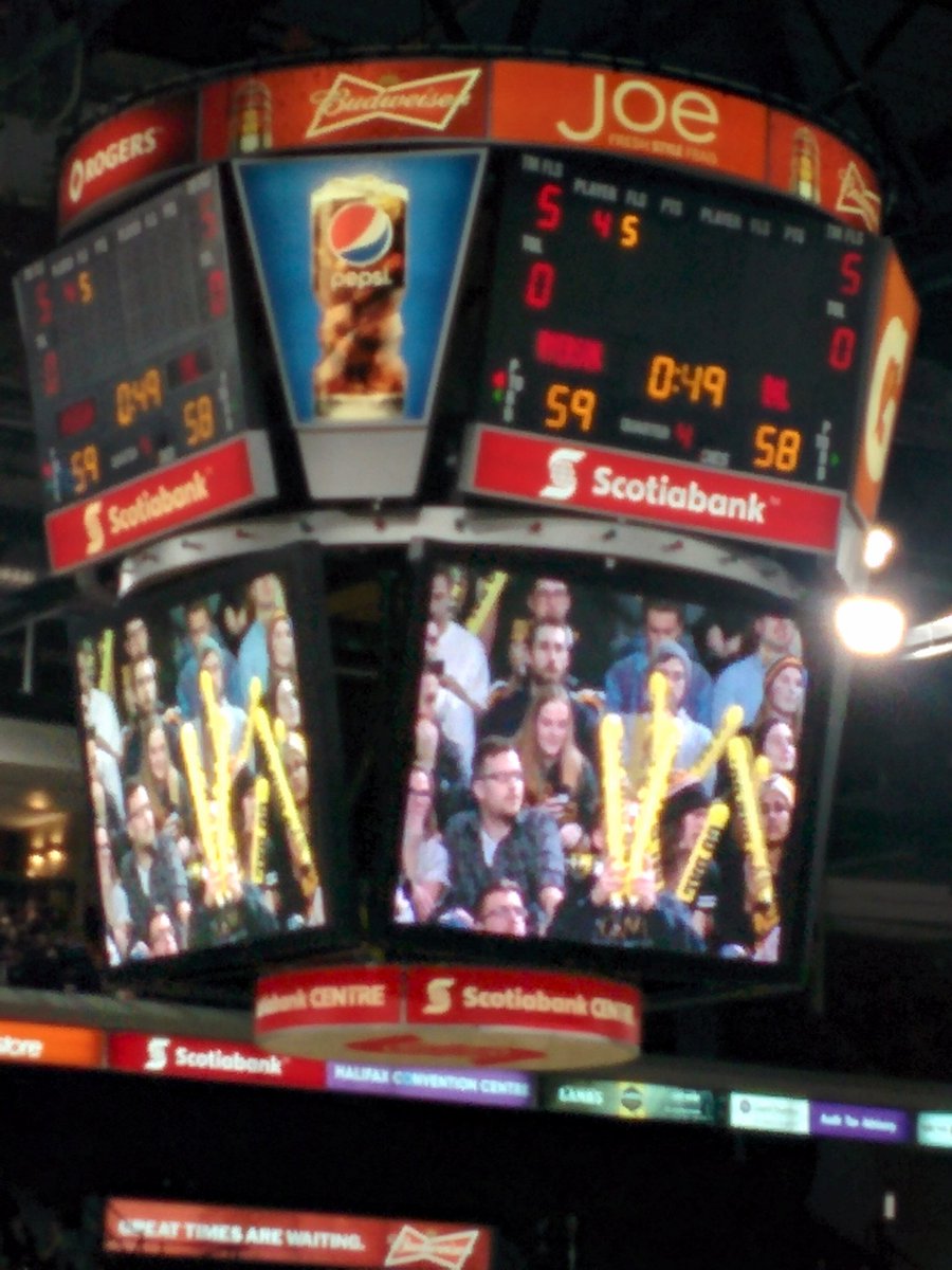 hollanddr's tweet image. Ryerson wins semifinal by 1. Congrats to Dalhousie men&apos;s basketball. For that effort, hold your heads high #cisfinal8 #dalu #daltigers