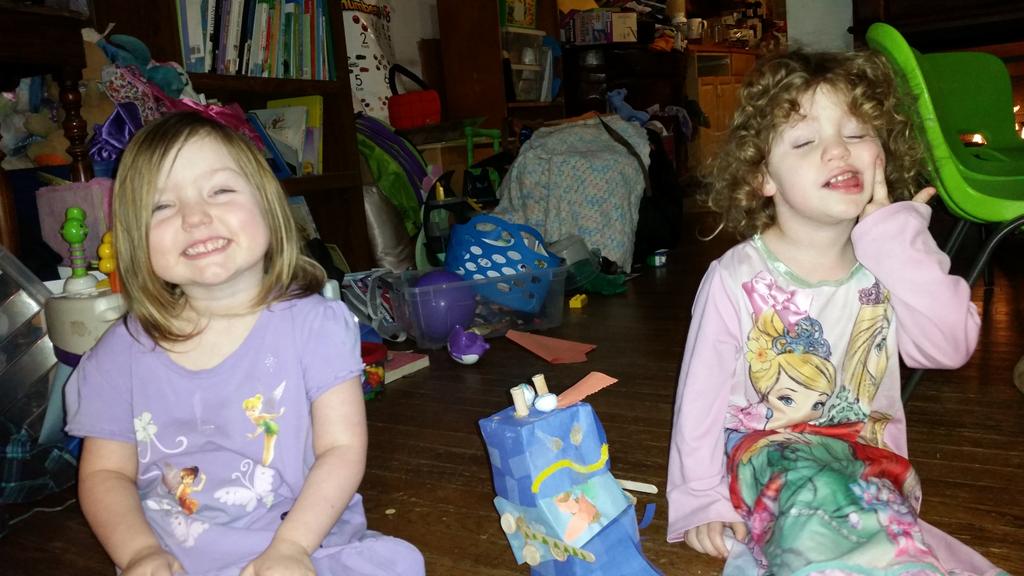 "We built a robot too!" Inspired by our youngest fans cheering us on in #firststeamworks thank you <a href="/btplesh/">Branden Plesh</a> #omgrobots #omgunicorns <a href="/NEFIRST/">NE FIRST</a>