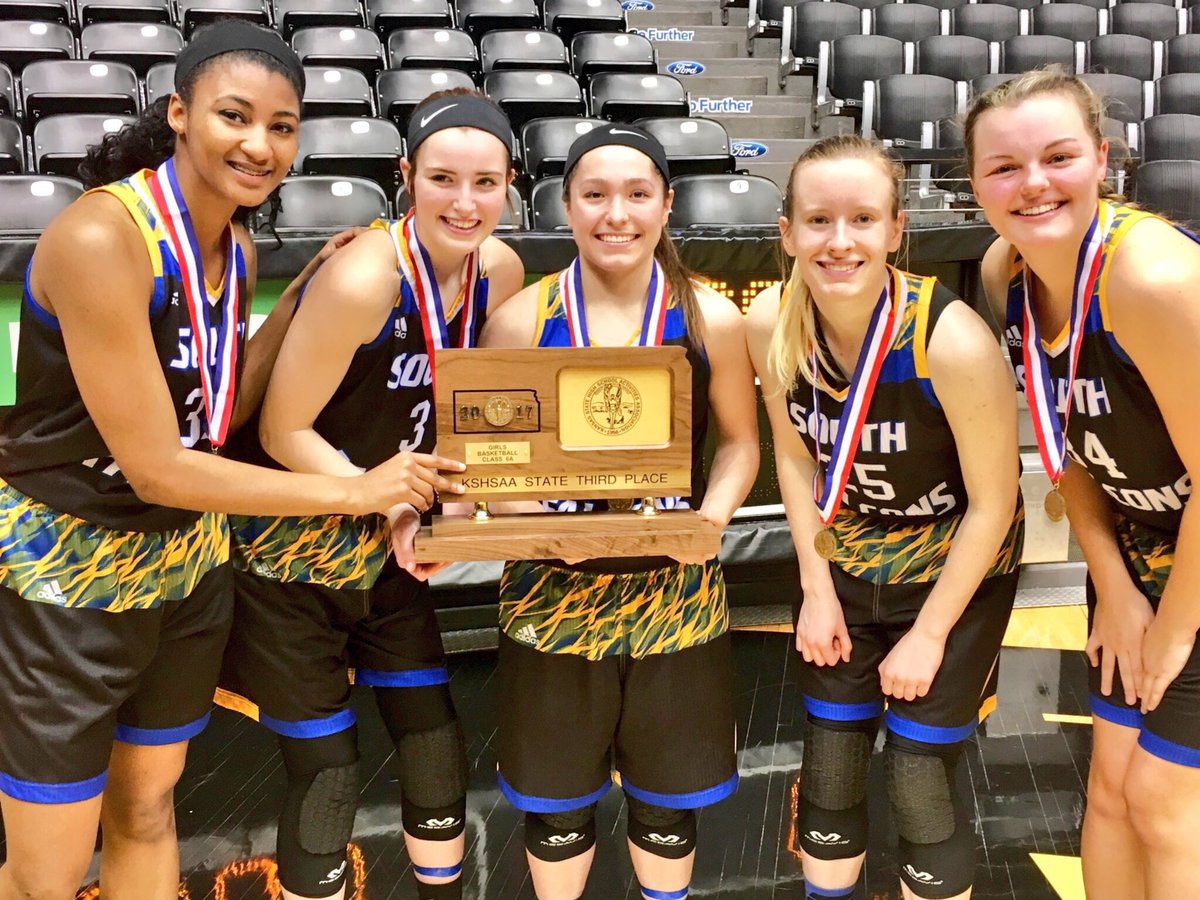 Falconsforevaa's tweet photo. Seniors, your ride may be over as a Lady Falcon, but may you treasure those memories for as long as you can! You'll be missed! https://t.co/2j43vlSC8c