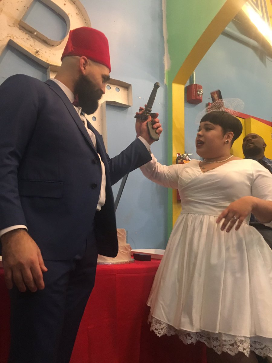 sideshowdog's tweet photo. This is how we cut a cake at the sideshow. https://t.co/ivOa62I0uH