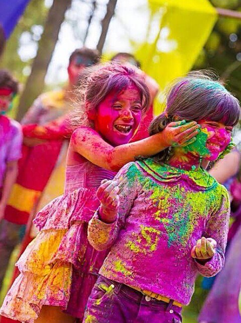 Aviwadan's tweet photo. रङ दल्ने भन्दा पनि रङ बदल्ने संग डराउनु 
#Happy_holi https://t.co/LrPMP9m7BX
