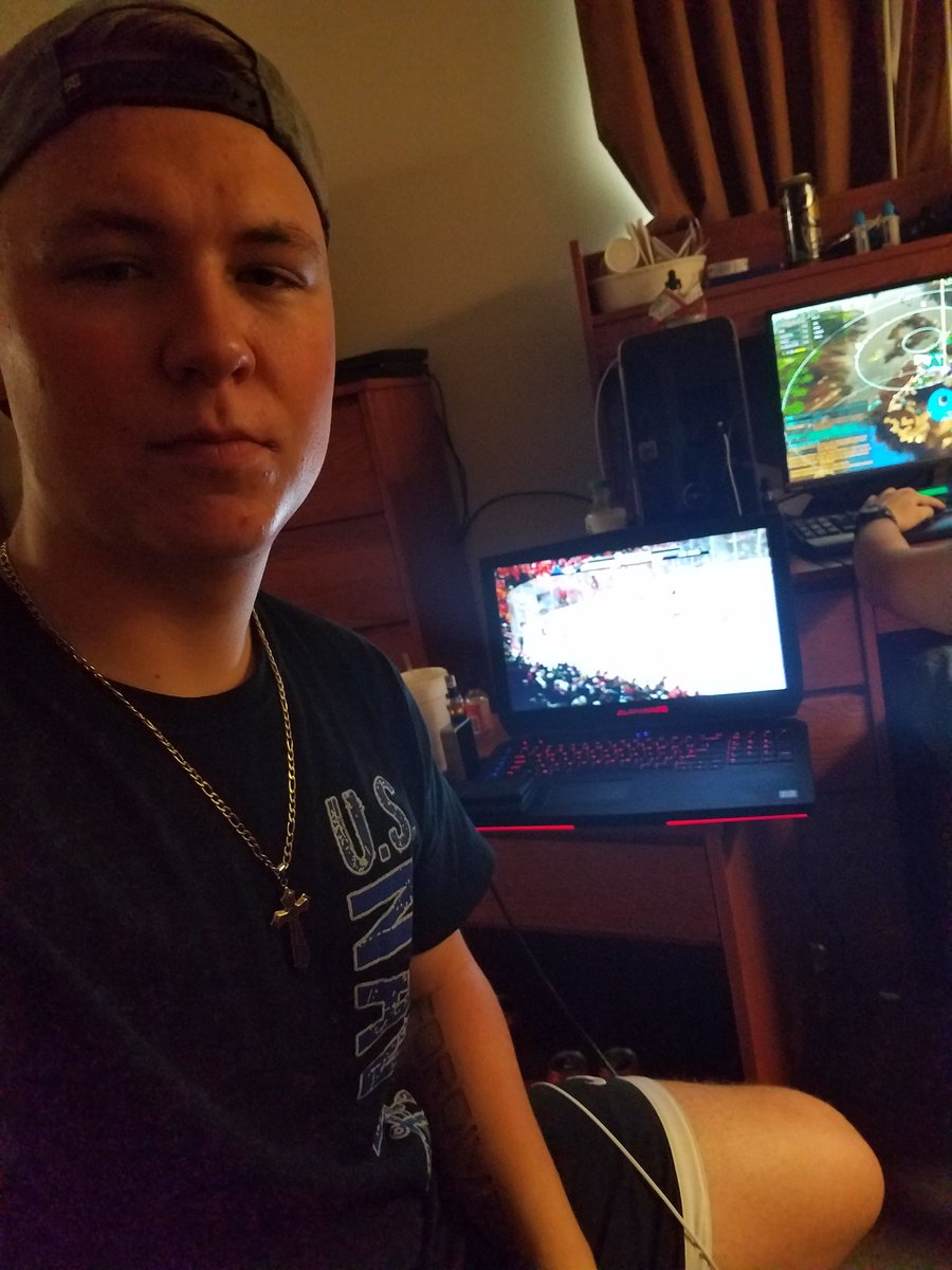 inglebret25's tweet photo. Watching the MN Boys State Hockey Tourney in California. Go Thunderhawks. #mshsl #Tourneyson45TV #ActiveDutyNavy https://t.co/5fINibpeNi
