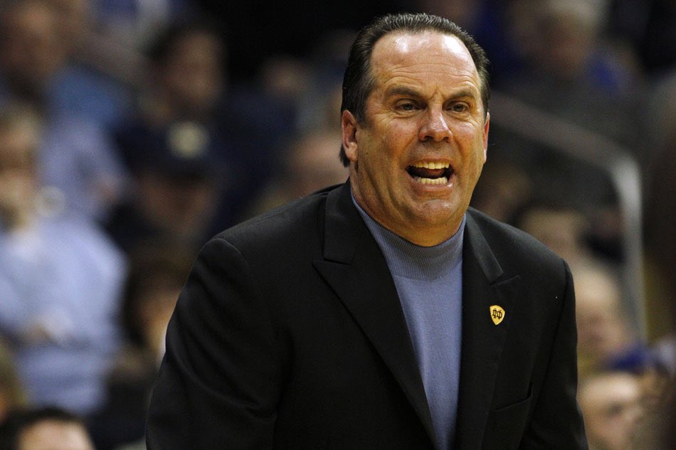 KJueden's tweet photo. I thought Norte Dame's coach looked familiar! @NDmbb https://t.co/PBuuN5yVRg
