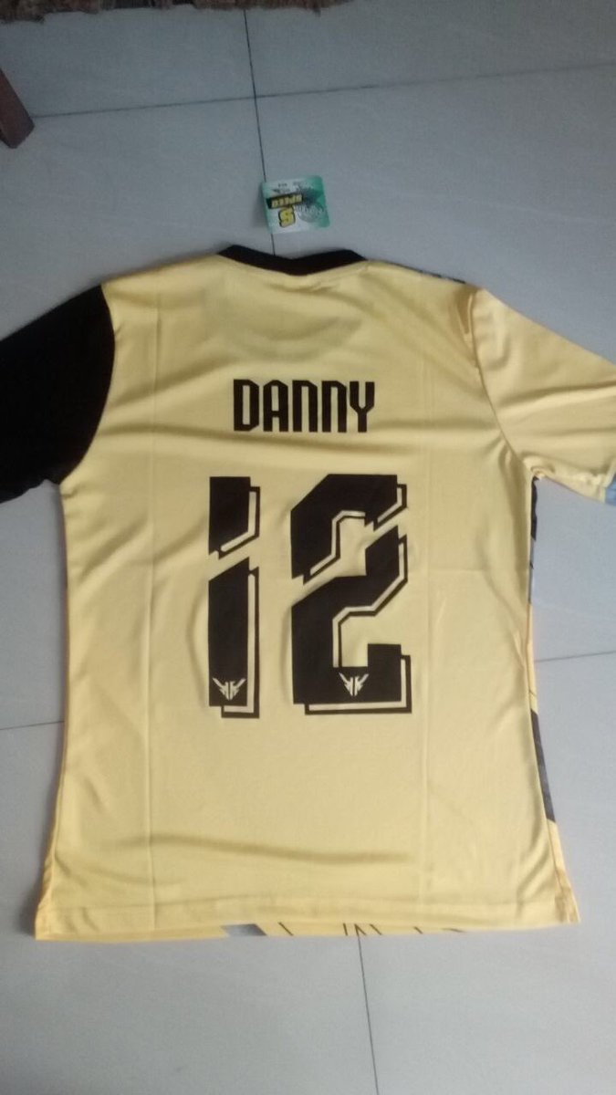 sambakamundo's tweet photo. Tahun ni banyak pulak club nak sign contract π. #Danny12 https://t.co/bpPcScEvIe