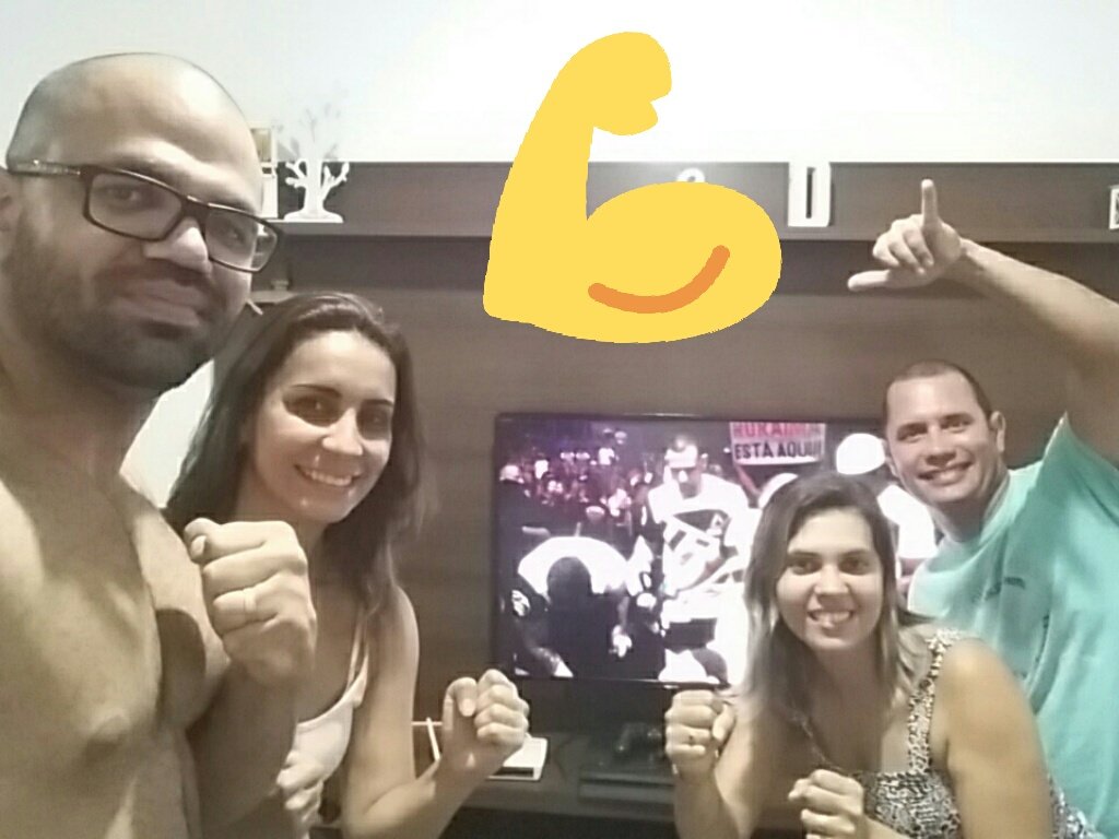 Carolz1nha's tweet photo. @canalCombate Galera de João Pessoa - PB torcendo pelo @vitorbelfort #BelfortNoCombate #GoVitor https://t.co/7GFvnLediu