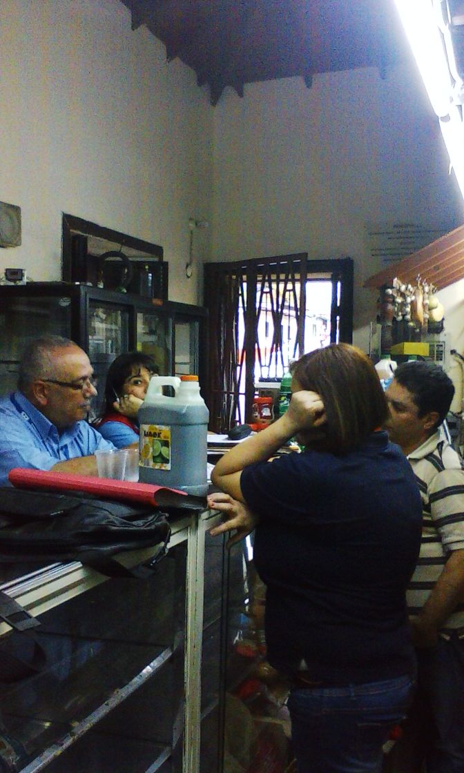 mepa_18's tweet image. Camaradas de la .@SACS_MERIDA sancionando establecimientos por insalubridad .@NicolasMaduro #Merida #TodoElPoderParaLosCLAP