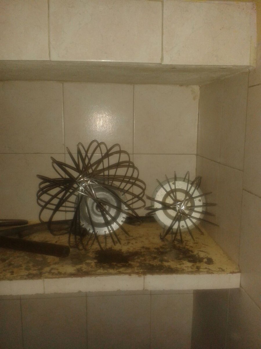 mepa_18's tweet image. Camaradas de la .@SACS_MERIDA sancionando establecimientos por insalubridad .@NicolasMaduro #Merida #TodoElPoderParaLosCLAP